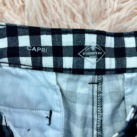 Women’s Size 14 Petite Capri Pants - Picture 2 of 3